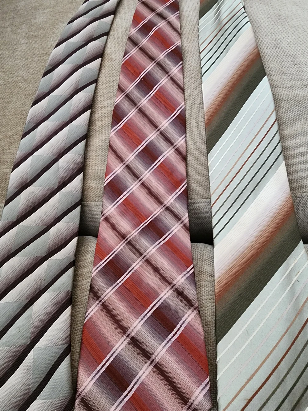 Kenneth Cole Reaction Men's Red Plaid Tie - Classic Stripe Design